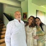 Huma Qureshi Instagram – The annual Eid photo of the Qureshi’s.. 
Slide 2 .. mom and dad with their favourite child 
Slide 3 … the madness behind that perfect family shot #EidMubarak #pyaar #blessed #duas #love 🧿 🤍😂❤️😇🌙🧿