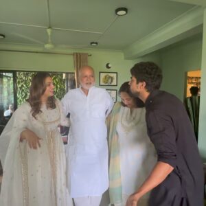 Huma Qureshi Instagram - The annual Eid photo of the Qureshi’s.. Slide 2 .. mom and dad with their favourite child Slide 3 … the madness behind that perfect family shot #EidMubarak #pyaar #blessed #duas #love 🧿 🤍😂❤️😇🌙🧿