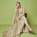 Huma Qureshi Instagram – मुझसे पहली सी मुहब्बत मेरी महबूब न माँग….. 

Outfit @anamikakhanna.in 
Jewelry @razwada.jewels 
Styling @who_wore_what_when 
Photos @shauryakandwal
Hair and Makeup 
@annieemakesart
@nandanisandha_