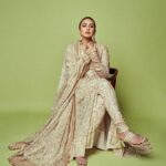 Huma Qureshi Instagram – मुझसे पहली सी मुहब्बत मेरी महबूब न माँग….. 

Outfit @anamikakhanna.in 
Jewelry @razwada.jewels 
Styling @who_wore_what_when 
Photos @shauryakandwal
Hair and Makeup 
@annieemakesart
@nandanisandha_
