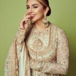 Huma Qureshi Instagram – मुझसे पहली सी मुहब्बत मेरी महबूब न माँग….. 

Outfit @anamikakhanna.in 
Jewelry @razwada.jewels 
Styling @who_wore_what_when 
Photos @shauryakandwal
Hair and Makeup 
@annieemakesart
@nandanisandha_