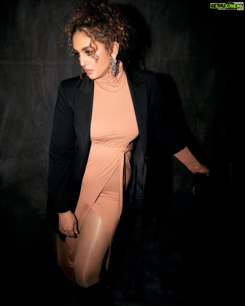 Huma Qureshi Instagram - Waiting for Godot …. Dress: @h.ours Blazer: @massimodutti Jewellery: @houseofshikha Styled by: @dhruvadityadave Make up by: @ajayvrao721 Hair by: @susanemmanuelhairstylist Shot by: @leroifoto