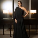 Huma Qureshi Instagram – Toto, I’ve a feeling we’re not in Kansas anymore – Wizard of Oz 

Gown: @gauriandnainika
Earrings: @qisbyashmeet
Bracelets and rings: @thealchemystudio_in
Styled by @dhruvadityadave
Hair and make up by @rakshandairanimakeupandhair
Photos by @rohan.foto