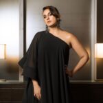 Huma Qureshi Instagram – Toto, I’ve a feeling we’re not in Kansas anymore – Wizard of Oz 

Gown: @gauriandnainika
Earrings: @qisbyashmeet
Bracelets and rings: @thealchemystudio_in
Styled by @dhruvadityadave
Hair and make up by @rakshandairanimakeupandhair
Photos by @rohan.foto