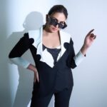 Huma Qureshi Instagram – ‘A lioness cannot change her spots’ 🦁- Anon 

Outfit @rsr_ritirahulshah 
Earrings @thealchemystudio_in
Shoes @trufflecollectionindia styled by @dhruvadityadave
Hair 
@rakshandairanimakeupandhair
Make up @ajayvrao721
Assisted by @anjalibiyani_
Shot by @gohil_jeet
Glasses @off____white
