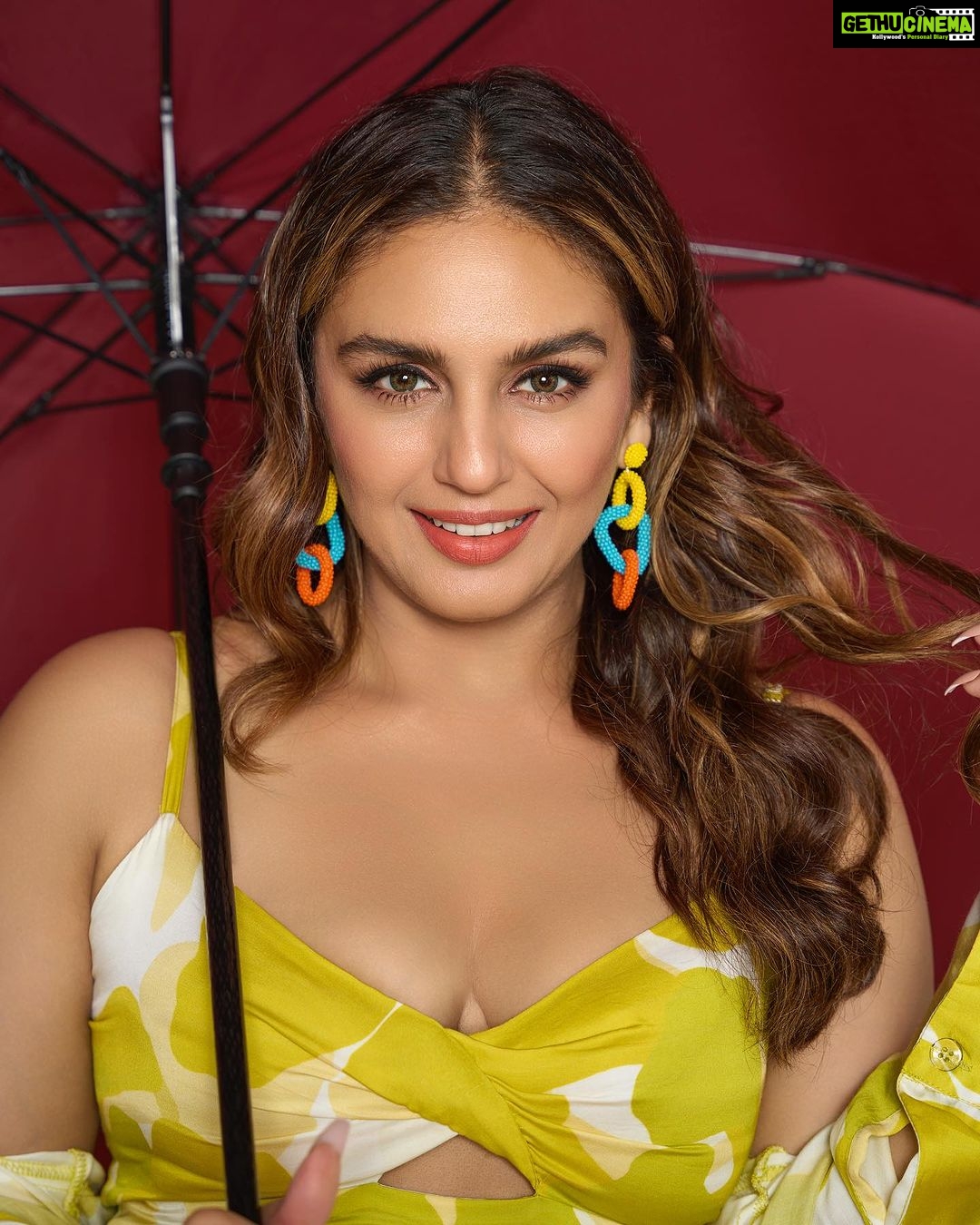 Huma Qureshi Instagram - Baarish 🌧️ Shall #Tarla ji make some pakodas today ?? Or pose with her umbrella?? #genuinekoshen Styled by : @sanamratansi Assisted by : @nirikshapoojary_ @ankitha_chauhan @sr_styleco Coords set - @themissyco Earrings - @azotiique Rings : @misho_designs Photographer : @ayushguptaphoto @avdhut__l Hair : @rakshandairanimakeupandhair Make up : @ajayvrao721 Nails : @itssoezi