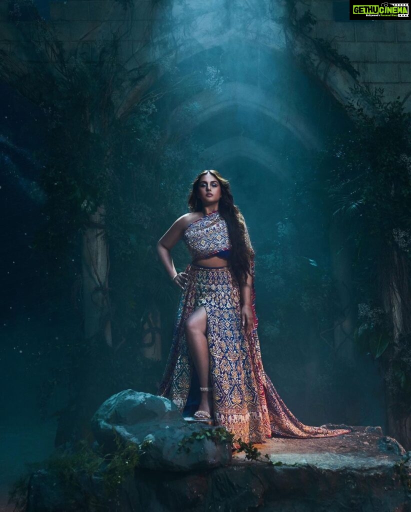 Huma Qureshi Instagram - Stars in my eyes Ablaze On this tranquil night Flares that illuminate the sky Embers that make the heart glow Glistening against the dark hue Oh ! You beautiful solitary Starry Starry Night 🌟 💫 ⭐️ written by Huma Q (in glory of the night sky ) @abujanisandeepkhosla