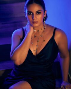 Huma Qureshi Instagram - Black Magic Woman 🖤

Dress - @zara 
Jewellery- @zariinjewelry 
Shoes - @aands_official 
Makeup - @ajayvrao721 
Hair - @rakshandairanimakeupandhair 
Styled by - @who_wore_what_when 
Photography - @rohnpingalay