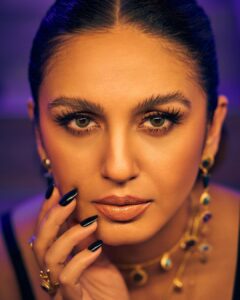 Huma Qureshi Instagram - Black Magic Woman 🖤

Dress - @zara 
Jewellery- @zariinjewelry 
Shoes - @aands_official 
Makeup - @ajayvrao721 
Hair - @rakshandairanimakeupandhair 
Styled by - @who_wore_what_when 
Photography - @rohnpingalay