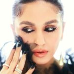 Huma Qureshi Instagram - Black Swan 🦢 Saree - @abujanisandeepkhosla Jewellery- @karishma.joolry Bag - @therightsided Makeup - @ajayvrao721 Hair - @rakshandairanimakeupandhair Styled by - @who_wore_what_when Photography - @rohnpingalay