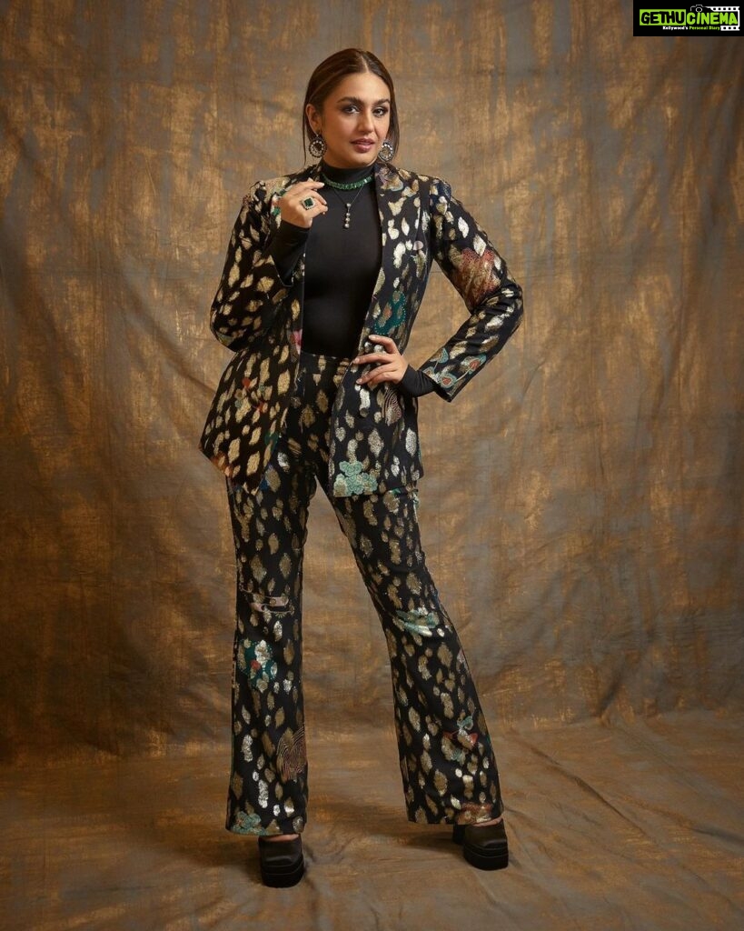 Huma Qureshi Instagram - Suit up ! Clean up ! Glam up ! Suit: @aisharaoofficial/ @quirkbrandconsulting Turtleneck: @zara Shoes: @trufflecollectionindia Earrings and pendant: @thealchemystudio_in Pendent: @thealchemystudio_in All other jewellery: @neetysinghjewellery Stylist: @dhruvadityadave Hair and make up: @manjarisinghofficial Photo: @ankitchatterjee.official