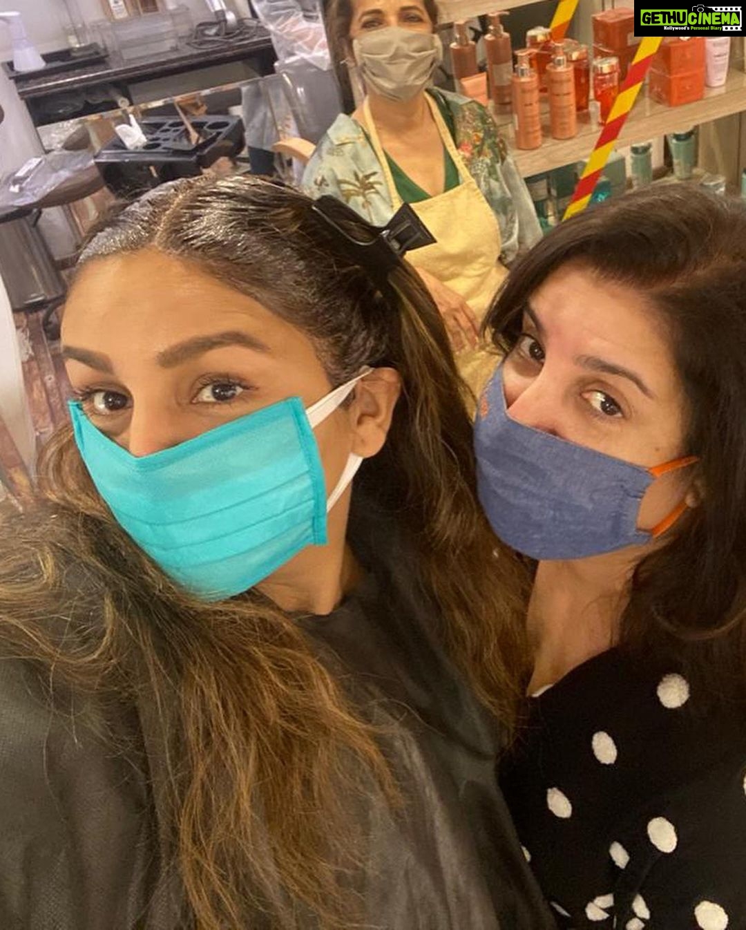 Huma Qureshi Instagram - To another year of making more memories , laughter , sane ( and insane advice) , ceaseless wit , banter and Falooda with Farah nights ;-) love u @farahkhankunder Only one of you ❤️