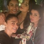 Huma Qureshi Instagram - To another year of making more memories , laughter , sane ( and insane advice) , ceaseless wit , banter and Falooda with Farah nights ;-) love u @farahkhankunder Only one of you ❤️