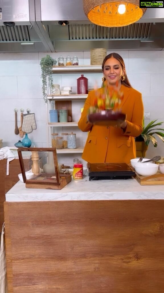 Huma Qureshi Instagram - Tarla was here !! 🥰 Thank you Bengaluru you were amazing @aashirvaadsoulcreations #happy #gratitude #TarlaOnZEE5, premieres 7th July @mrfilmistaani @pglens @ronnie.screwvala @ashwinyiyertiwari @niteshtiwari22 @gautamved83 @pashanjal @hasanainhooda @varun.shetty.1840 @tarladalal @renudalalcooking @manish_kalra_ @_sanjayshetty #SanjayDalal @deepak_dalal_official @rsvpmovies @earthskynotes @zee5 @zee5global @zeemusiccompany