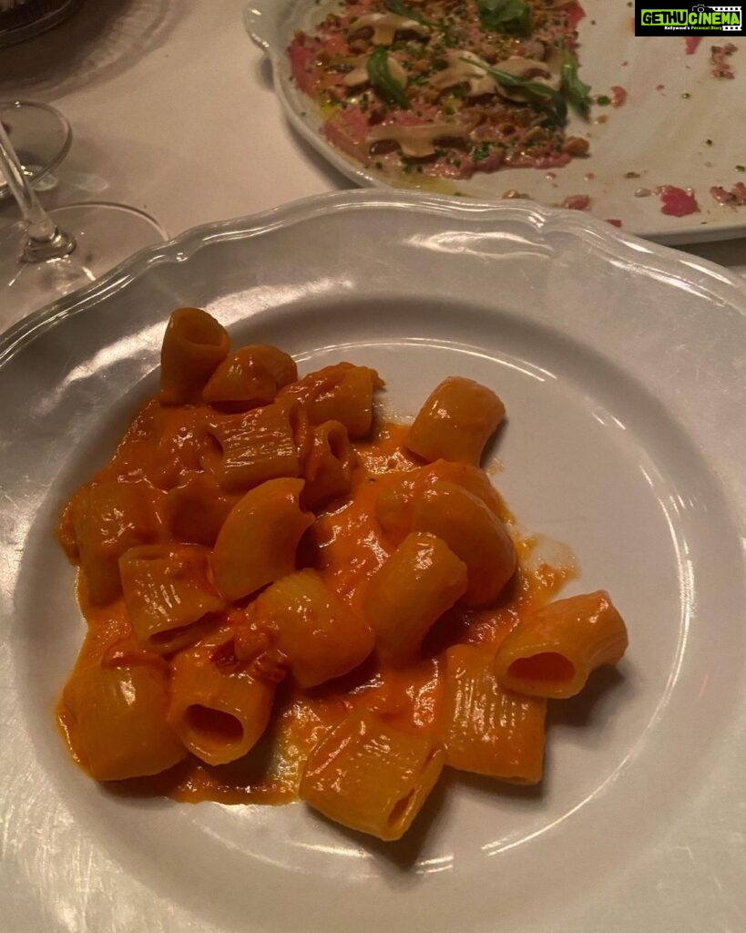 Huma Qureshi Instagram - Xmas Eve Din Din with my best friend since freaking forever @vivek.daschaudhary New York finally babyyyyy #photodump #HQ #TravelTales