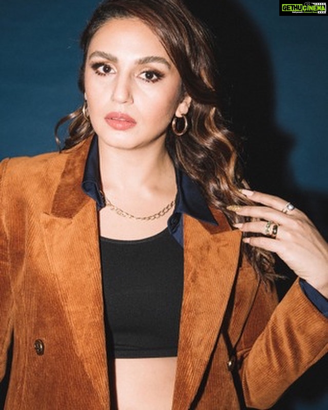 Huma Qureshi Instagram - Photo Dump #vibe #oldschool Shirt and blazer by: @massimodutti Shoes: @zara Styled by: @dhruvadityadave Assisted by: div_yaaaakshi Shot by: @themihirthakkar Hair by: @rakshandairanimakeupandhair Make up by: @ajayvrao721 Nails @itssoezi