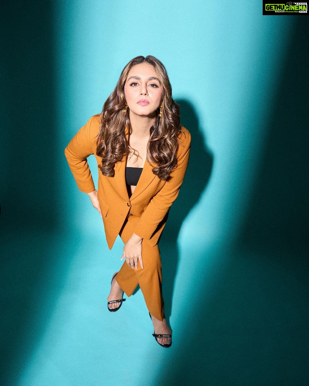 Huma Qureshi Instagram - Many Moods of Tarla 💥 Styled by : @sanamratansi Assisted by : @nirikshapoojary_ @ankitha_chauhan @sr_styleco Pant suit - @rsr_ritirahulshah Earrings : @misho_designs Photographer : @ayushguptaphoto Hair : @rakshandairanimakeupandhair Make up : @ajayvrao721 Nails : @itssoezi