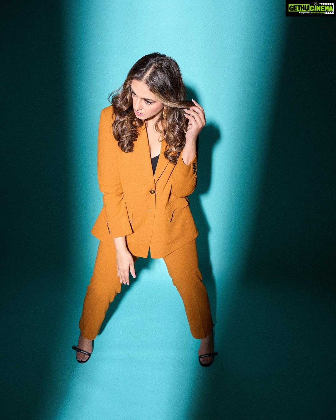 Huma Qureshi Instagram - Many Moods of Tarla 💥 Styled by : @sanamratansi Assisted by : @nirikshapoojary_ @ankitha_chauhan @sr_styleco Pant suit - @rsr_ritirahulshah Earrings : @misho_designs Photographer : @ayushguptaphoto Hair : @rakshandairanimakeupandhair Make up : @ajayvrao721 Nails : @itssoezi