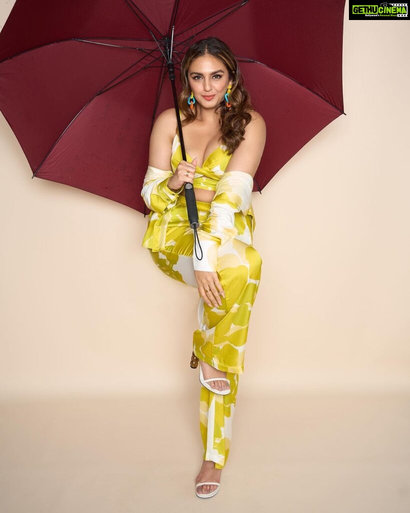 Huma Qureshi Instagram - Baarish 🌧️ Shall #Tarla ji make some pakodas today ?? Or pose with her umbrella?? #genuinekoshen Styled by : @sanamratansi Assisted by : @nirikshapoojary_ @ankitha_chauhan @sr_styleco Coords set - @themissyco Earrings - @azotiique Rings : @misho_designs Photographer : @ayushguptaphoto @avdhut__l Hair : @rakshandairanimakeupandhair Make up : @ajayvrao721 Nails : @itssoezi