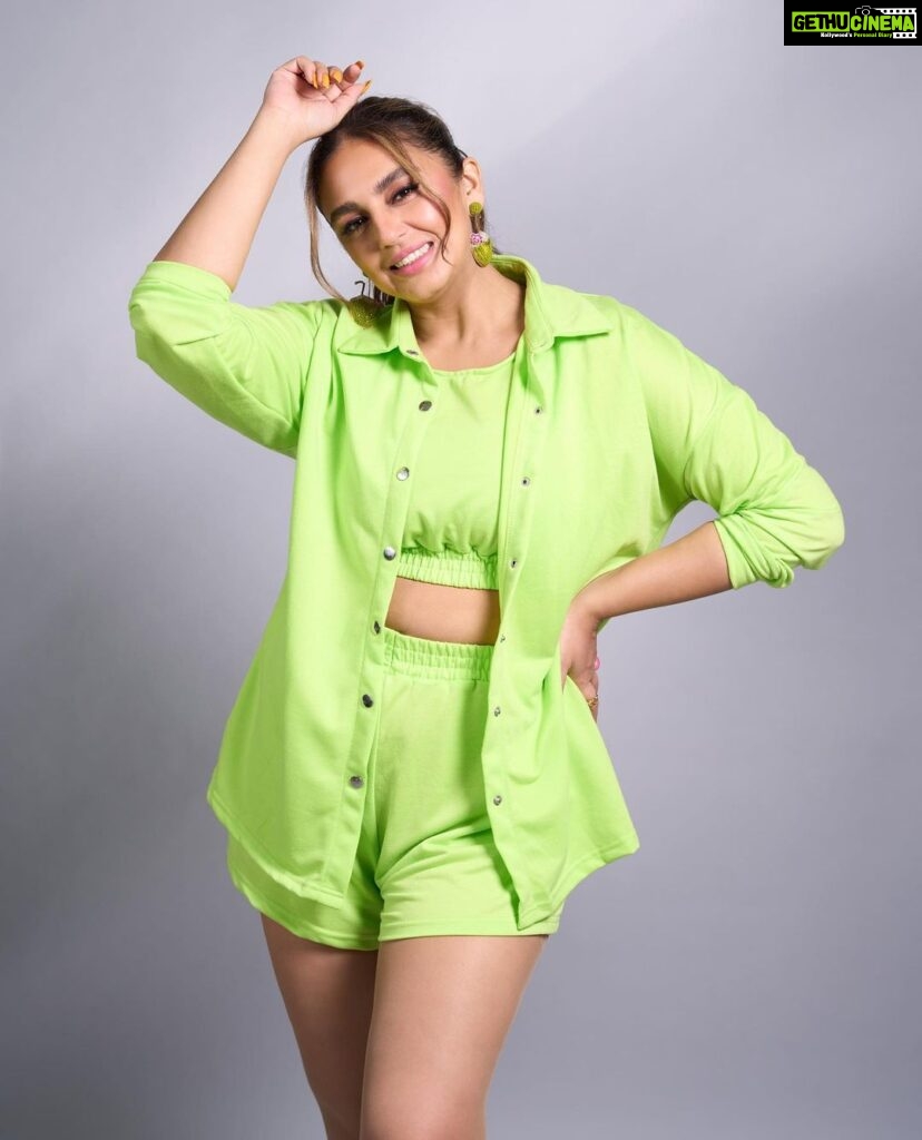 Huma Qureshi Instagram - 💚 Current relationship status - In love with my coconut earrings 🥥 #Tarla #Promotions Styled by : @sanamratansi Assisted by : @nirikshapoojary_ @ankitha_chauhan @sr_styleco Coords set - @fancypantsofficial Earrings - @deepagurnani Rings : @misho_designs Photographer : @ayushguptaphoto Hair : @rakshandairanimakeupandhair Make up : @ajayvrao721 Nails : @itssoezi