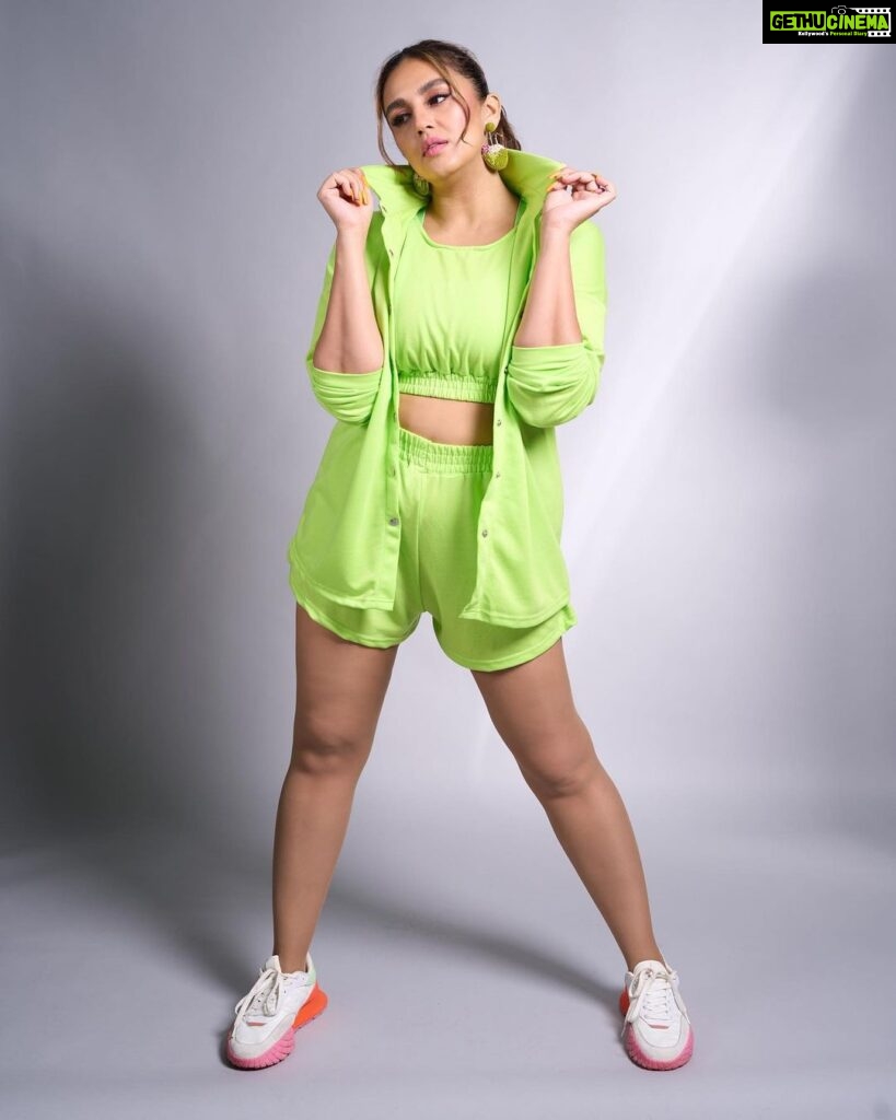 Huma Qureshi Instagram - 💚 Current relationship status - In love with my coconut earrings 🥥 #Tarla #Promotions Styled by : @sanamratansi Assisted by : @nirikshapoojary_ @ankitha_chauhan @sr_styleco Coords set - @fancypantsofficial Earrings - @deepagurnani Rings : @misho_designs Photographer : @ayushguptaphoto Hair : @rakshandairanimakeupandhair Make up : @ajayvrao721 Nails : @itssoezi