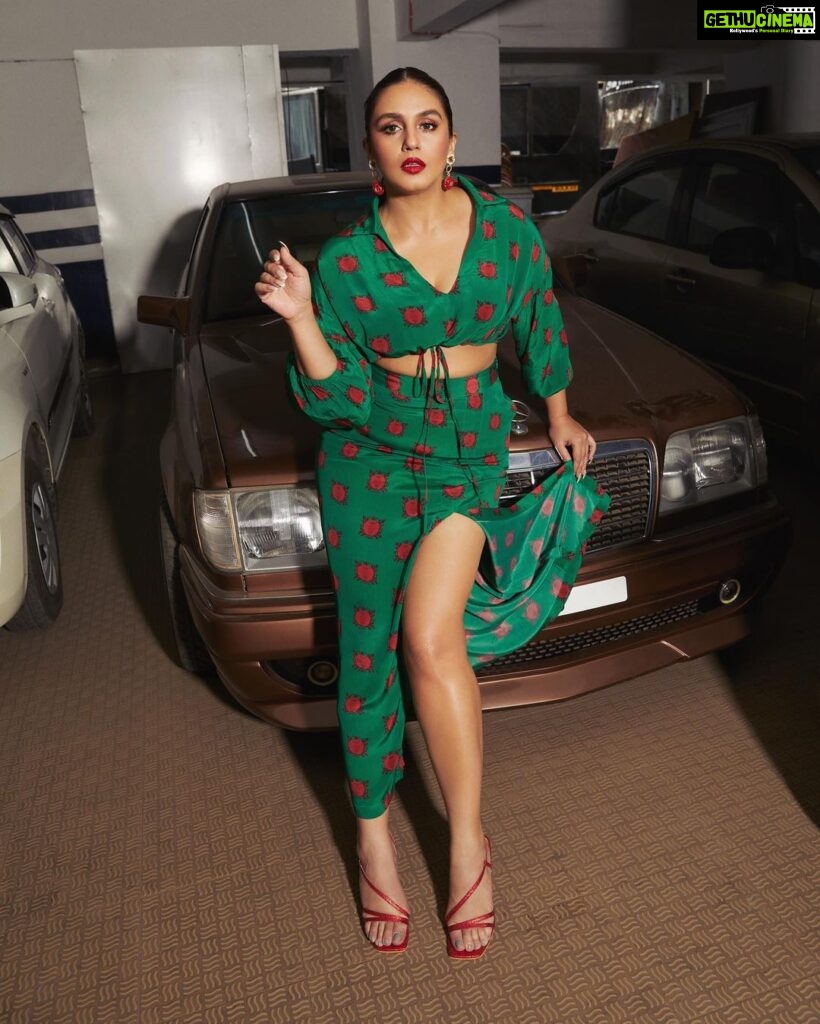 Huma Qureshi Instagram - Kick starting #Tarla promotions looking like a snack meself 🫒 #promotions #shoot Trailer out soon !! Styled by : @sanamratansi Assisted by : @nirikshapoojary_ @ankitha_chauhan @sr_styleco Outfit : @nautanky Earrings : @minerali_store Footwear : @junipero_official Photographer : @mayur_butwani Makeup @ajayvrao721 Hair @rakshandairanimakeupandhair