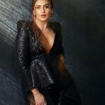 Huma Qureshi Instagram - Queen of 🖤 #heart #gratitude #lastnight Styled by : @sanamratansi Assisted by : @nirikshapoojary_ @sr_styleco Outfit : @rsr_ritirahulshah Earrings : @rubans.in @oakpinionpr Rings : @hybajewels Footwear : @balenciaga Photographer : @mayur_butwani Hair stylist : @hairstylist_madhav2.0 Make up artist : @ajayvrao721