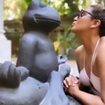 Huma Qureshi Instagram - Hanging with my new best friends… they are really nice .. plus I get to kiss some frogs 🐸 #peace #chill #goa @baaleresortgoa #Baaleresortgoa #LuxuryVillas #LuxuryatBaale @alphabetmedia