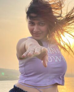 Inaya Sultana Instagram - On 🌍 earth there is no heaven .. but  There are pieces of it .  Im one of it 🤞🏻