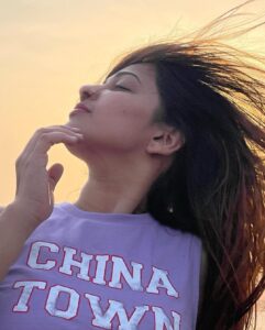Inaya Sultana Instagram - On 🌍 earth there is no heaven .. but  There are pieces of it .  Im one of it 🤞🏻