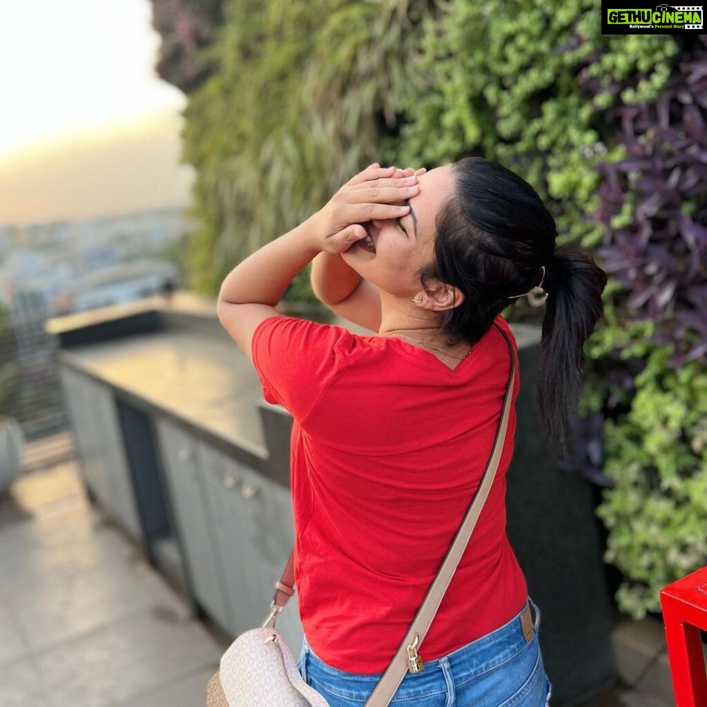 Inaya Sultana Instagram - And in this moment, the world felt still Enjoying the sunset . . . #nature #sun #instagood #summer #sunrise #beautiful #sea #picoftheday #clouds #photo #sunsetlovers #sunsets