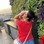 Inaya Sultana Instagram – And in this moment, the world felt still 
Enjoying the sunset

.
.
.
#nature #sun #instagood #summer #sunrise #beautiful #sea #picoftheday #clouds #photo #sunsetlovers #sunsets