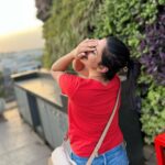 Inaya Sultana Instagram – And in this moment, the world felt still 
Enjoying the sunset

.
.
.
#nature #sun #instagood #summer #sunrise #beautiful #sea #picoftheday #clouds #photo #sunsetlovers #sunsets
