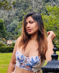 Inaya Sultana Instagram - I'm not trying to be sexy. 

#cute #girl #nature #photo #picoftheday #happy #smile #bhfyp #life #hair #me #myself