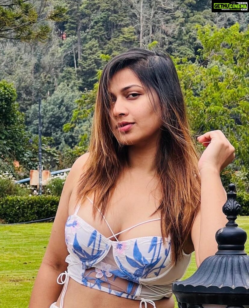 Inaya Sultana Instagram - I'm not trying to be sexy. #cute #girl #nature #photo #picoftheday #happy #smile #bhfyp #life #hair #me #myself Savoy - IHCL SeleQtions