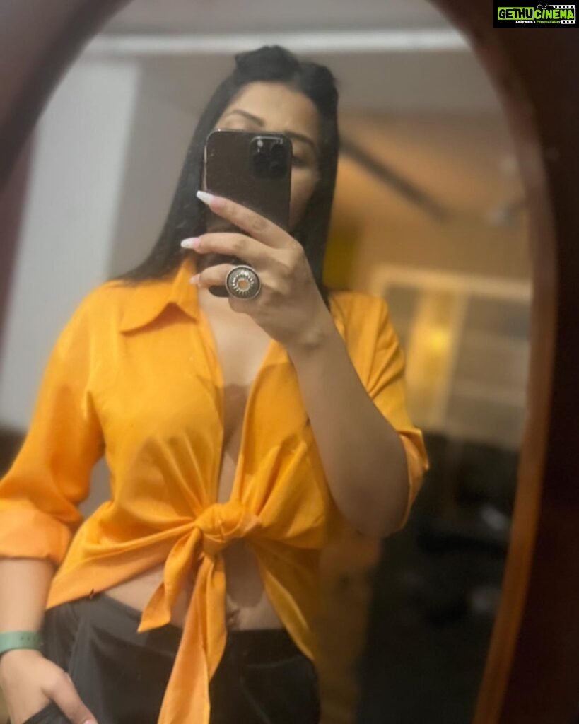Inaya Sultana Instagram - Mirror selfie 🤳🏼