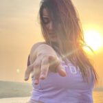 Inaya Sultana Instagram - On 🌍 earth there is no heaven .. but There are pieces of it . Im one of it 🤞🏻
