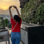 Inaya Sultana Instagram – And in this moment, the world felt still 
Enjoying the sunset

.
.
.
#nature #sun #instagood #summer #sunrise #beautiful #sea #picoftheday #clouds #photo #sunsetlovers #sunsets