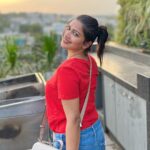 Inaya Sultana Instagram - And in this moment, the world felt still Enjoying the sunset . . . #nature #sun #instagood #summer #sunrise #beautiful #sea #picoftheday #clouds #photo #sunsetlovers #sunsets