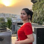 Inaya Sultana Instagram - And in this moment, the world felt still Enjoying the sunset . . . #nature #sun #instagood #summer #sunrise #beautiful #sea #picoftheday #clouds #photo #sunsetlovers #sunsets