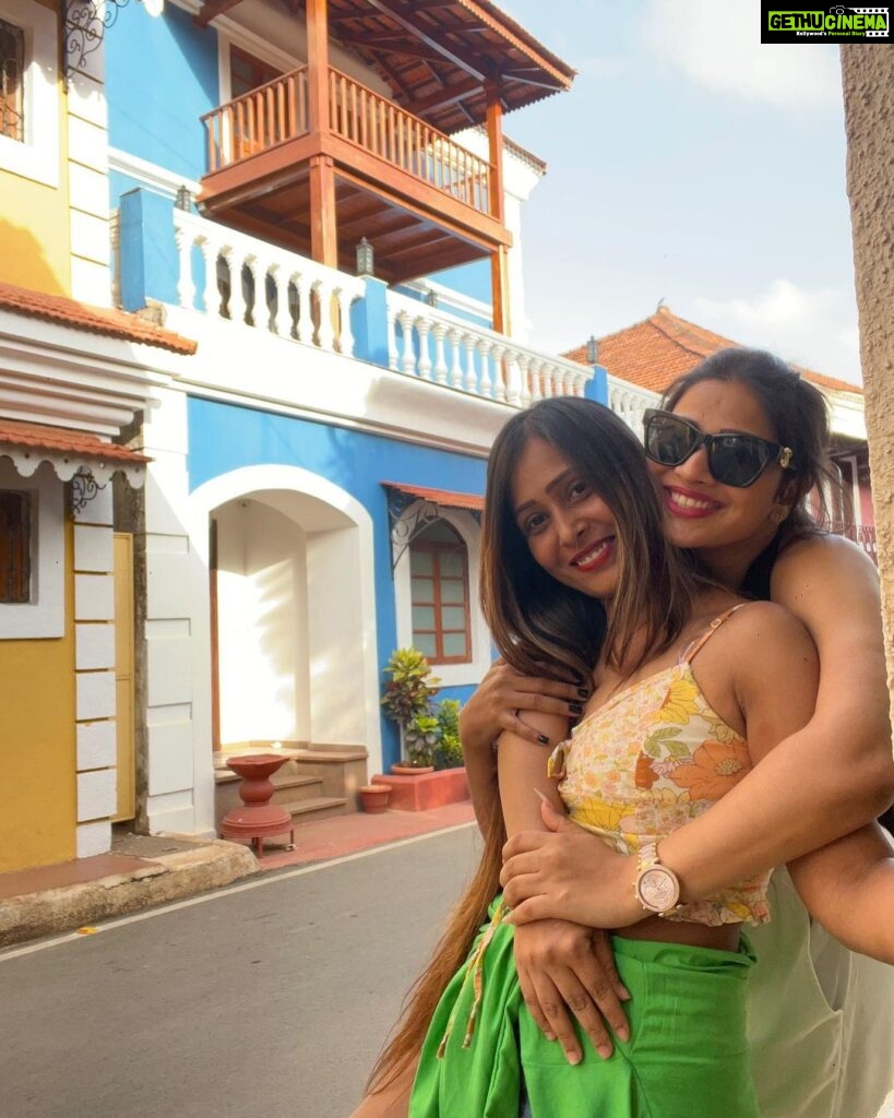Inaya Sultana Instagram - My evil twin . @keerthivijender02 #bestfriends #friendshipgoals #girlbestie #girlstrip #goa #fountainhas #friendsforever #girlstrip