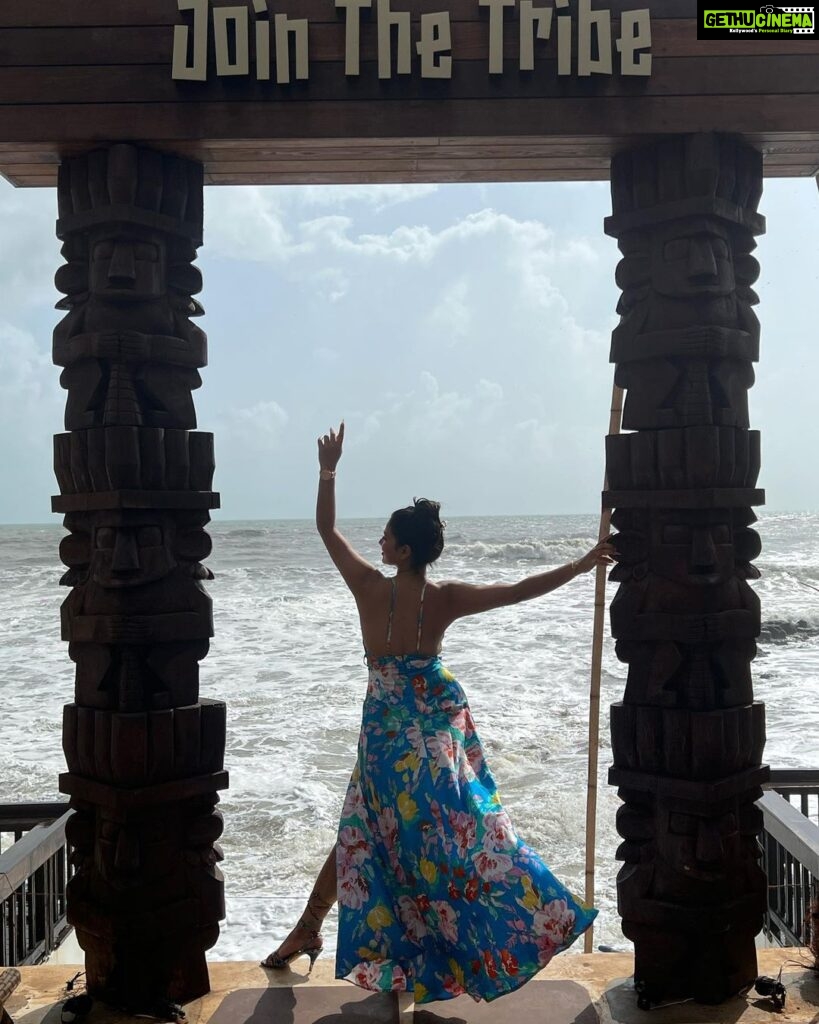 Inaya Sultana Instagram - Beach calling