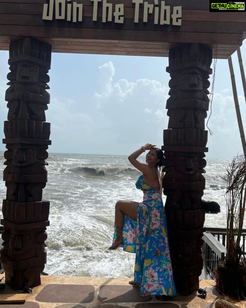 Inaya Sultana Instagram - Beach calling