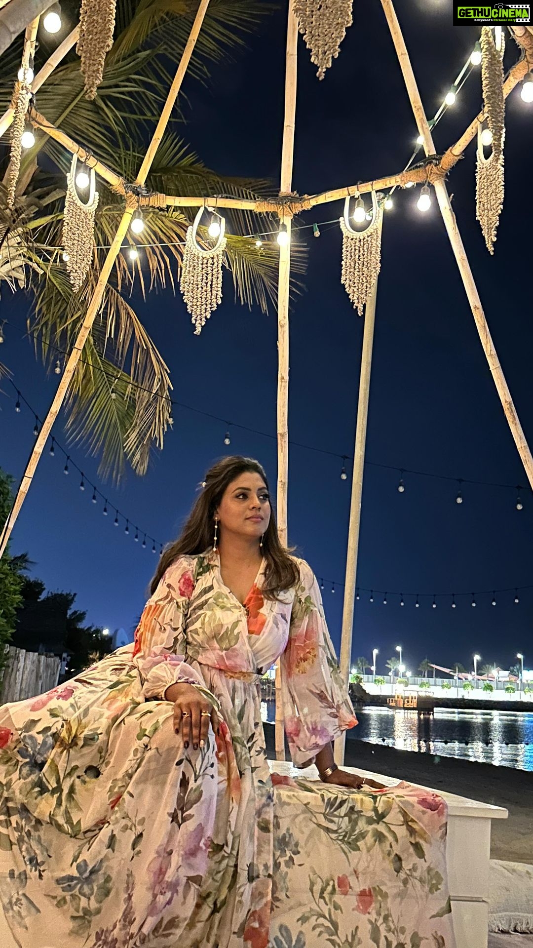Iniya Instagram - 🧡 #dubaifashion #dubai #dubailife #uae #mydubai #dubailifestyle #abudhabi #fashion #dubaistyle #dxb #burjkhalifa #uaefashion #emirates #burjalarab #dubailuxury #dubaiinstagram #jumeirah #fashionblogger #visitdubai #dubainight #dubaitag #photography #dwtc #dubaijumairah