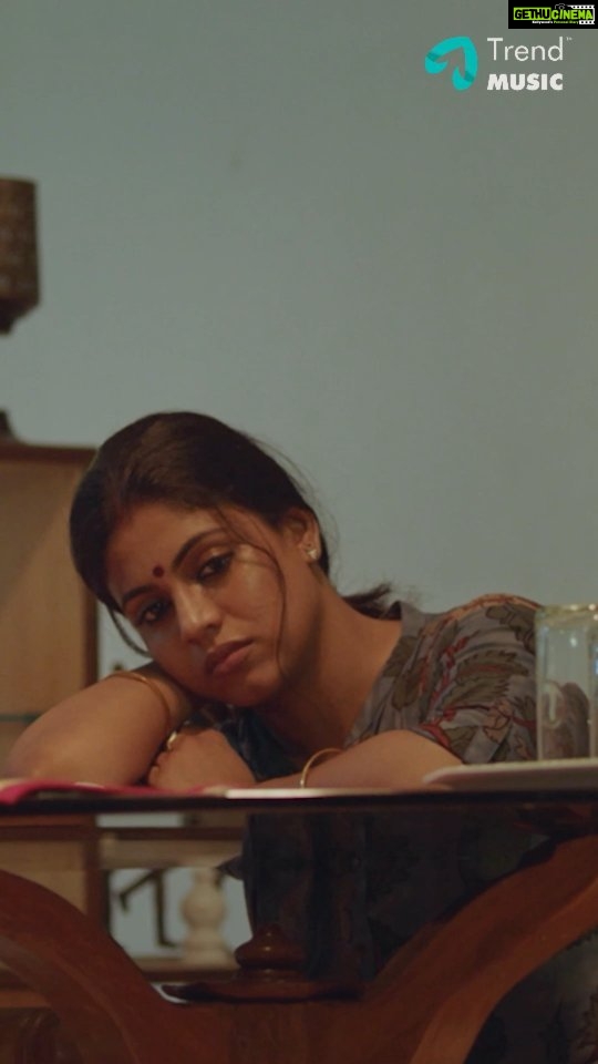 Iniya Instagram - Listen to #KanneEnKanmaniye ๐ง Video Song from #NaanKadavulIllai movie streaming now on @trendmusicsouth ๐ โถ๏ธ https://youtu.be/l8sxvWj8oQg @iam_ineya @sidvipin @saindhavi_prakash @dir_sac @thondankani @iamsakshiagarwal #trendmusicsouth #ineya #samuthirakani #sachandrasekhar #tamilreels