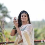 Iniya Instagram - അശ്വതി മഹാദേവൻ നൽകുന്ന 5 ടിപ്സ്! KANALPOOVU | MON-SUN | 9:30 PM KANALPOOVU | MON-SUN | 9:30 PM #ReelsOfSuryaTVartists #SuryaTV #KanalPoovu #KanalPoovuOnSuryaTV #MalayalamSerials #SerialsOnSuryaTV #TrendingReels