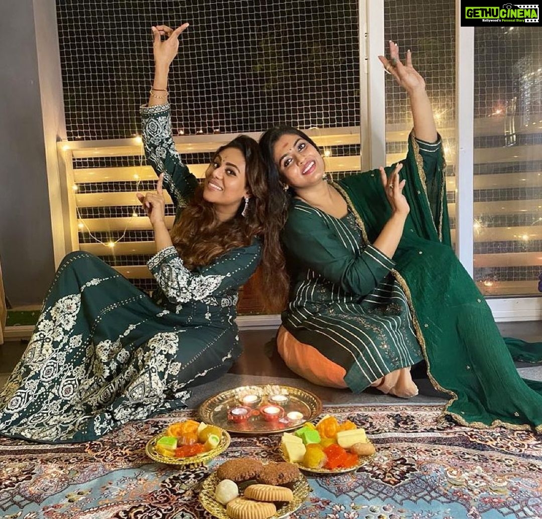 Iniya Instagram - Diwali 2022 @iam_ineya Sister 💚 green theme 🥰