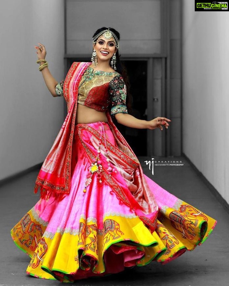 Iniya Instagram - 🪔HAPPY DIWALI 🪔 #diwali #india #festival #happydiwali #love #diwaligifts #diwalidecorations #diwalidecor #instagram #diwalivibes #bhfyp #fashion #instagood #homedecor #mumbai #photography #festiveseason #art #deepavali #indianfestival #navratri #festivevibes #celebration #diya #diwalihampers #diwalicelebration #rangoli #indian #handmade #festivewear