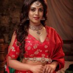 Iniya Instagram - Inframe : @iam_ineya Photography : @alex_judeson Jewellery : @chennai_jazz Makeup : @bhavanasmakeoverofficial Costume : @anjileena_ @thehouseofanjii #chennai #indoorphotography #fashionphotography #productphotography #jewelry #fashionfolio #ethinicwear #ethinic #beuty #judsonphotography