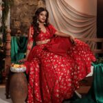 Iniya Instagram - Inframe : @iam_ineya Photography : @alex_judeson Jewellery : @chennai_jazz Makeup : @bhavanasmakeoverofficial Costume : @anjileena_ @thehouseofanjii #chennai #indoorphotography #fashionphotography #productphotography #jewelry #fashionfolio #ethinicwear #ethinic #beuty #judsonphotography